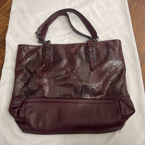 Vera Wang Purse - Picture 3 of 10